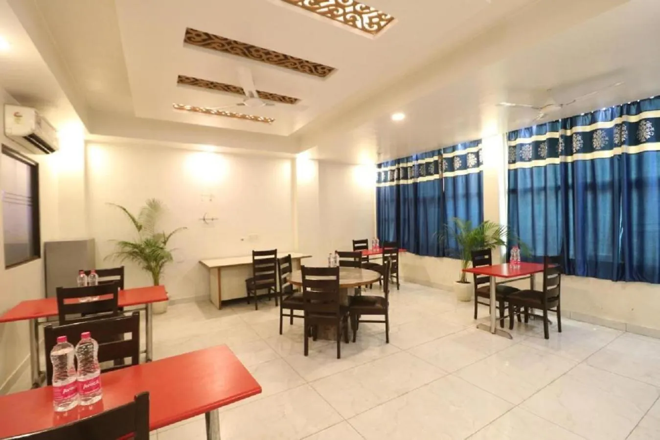 ניו דלהי Hotel Palm Spring Plaza 0*, ניו דלהי הודו