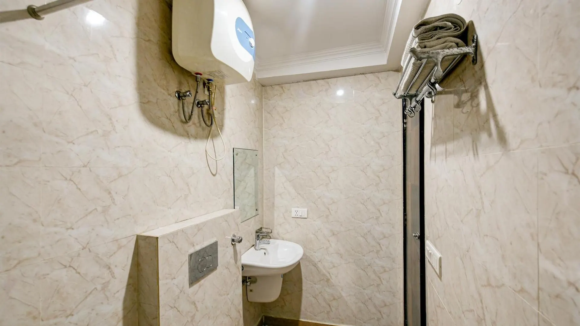 Hotel Palm Spring Plaza New Delhi
